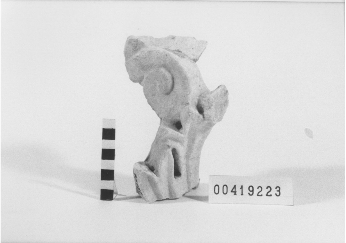 Capitello corinzio/ frammento (Prima metÍ II d.C)