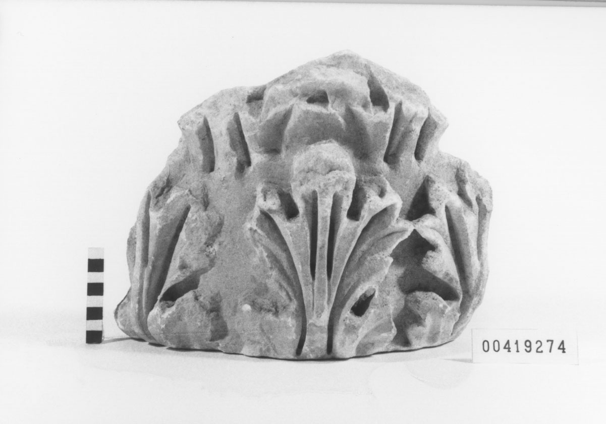 Capitello corinzio/ frammento (Prima metÍ II d.C)