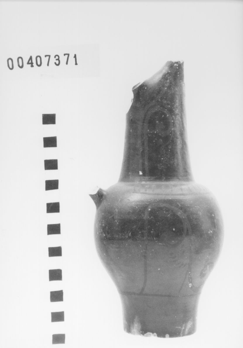 Oinochoe con becco a cartoccio (Seconda metÍ IV a.C)