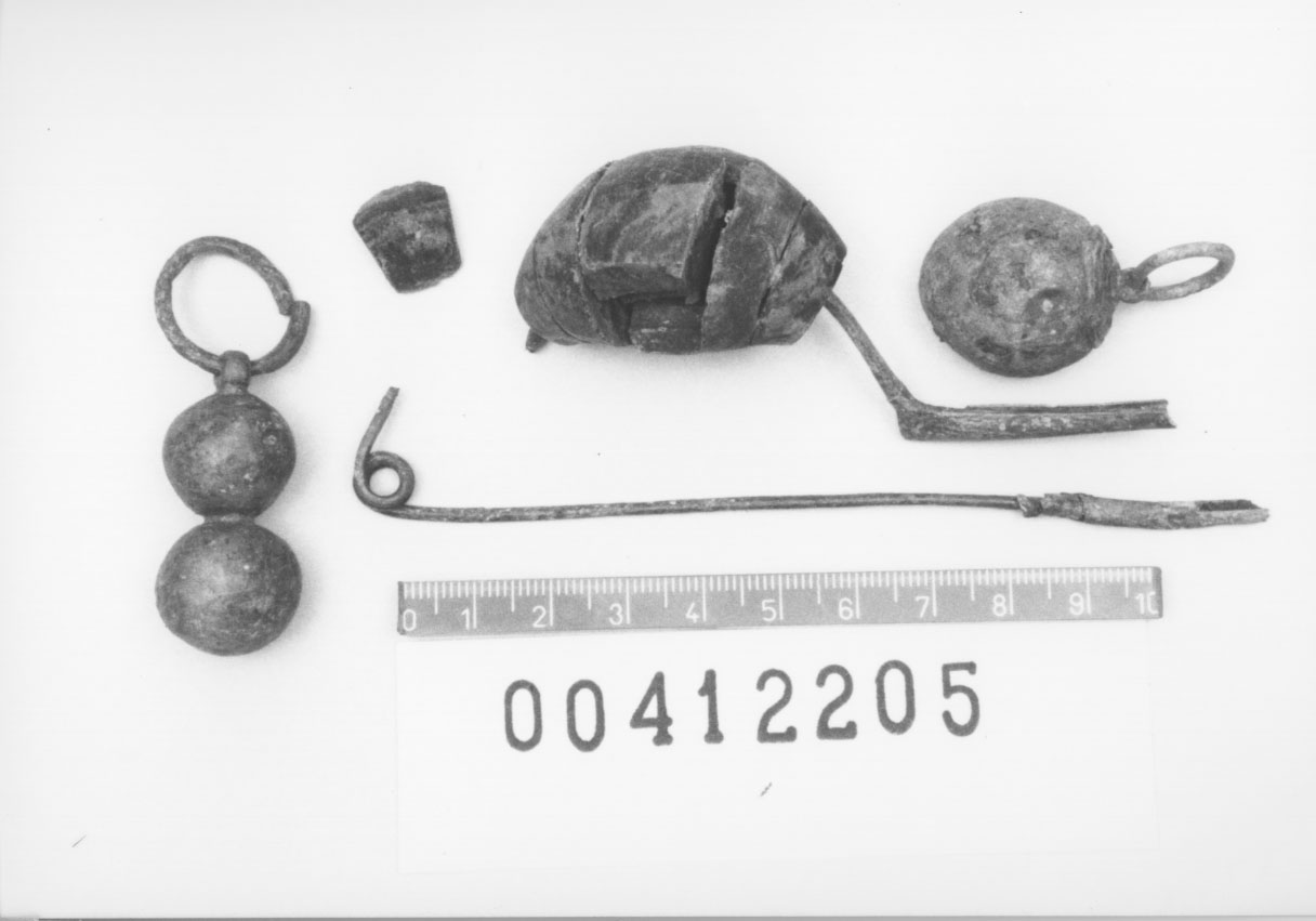 Fibula a sanguisuga con dischi d'ambra (Primo quarto VII a.C)
