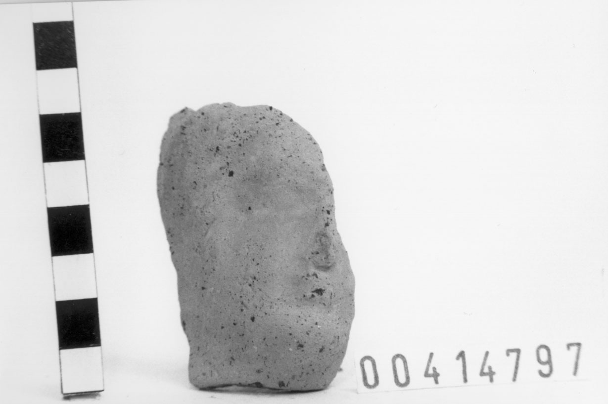 Figura femminile (?) (testa votiva) (III a.C, II a.C)