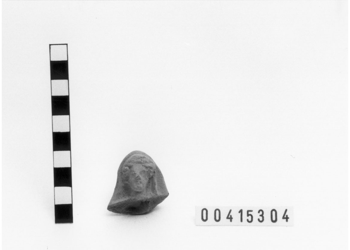 Figura femminile velata (Statuetta votiva/ frammento) (III a.C, II a.C)