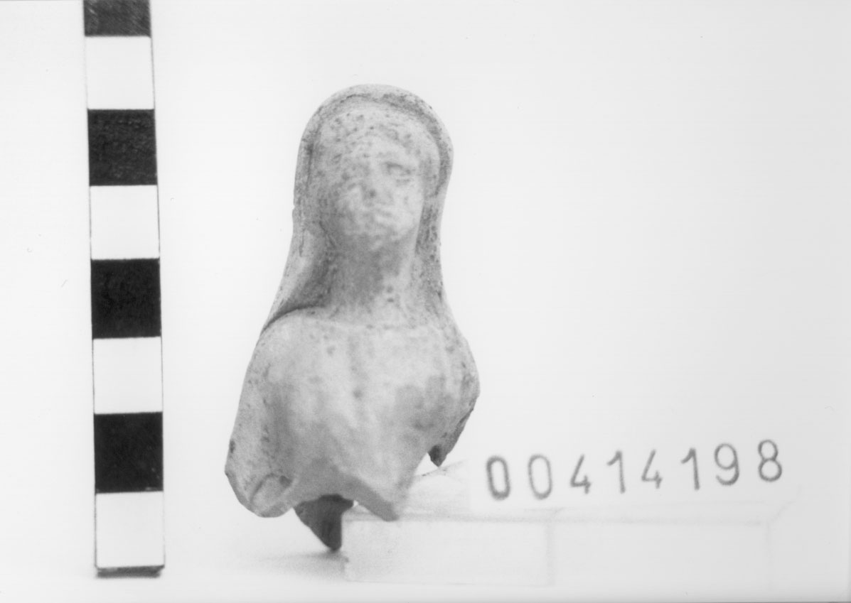 Figura femminile velata (Statuetta votiva/ frammento) (II a.C)