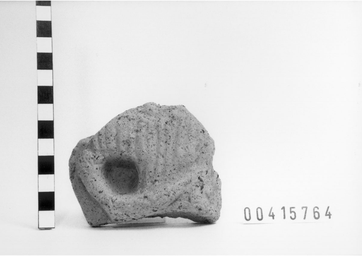 Figura femminile (?) (Statuetta votiva/ frammento) (II a.C)