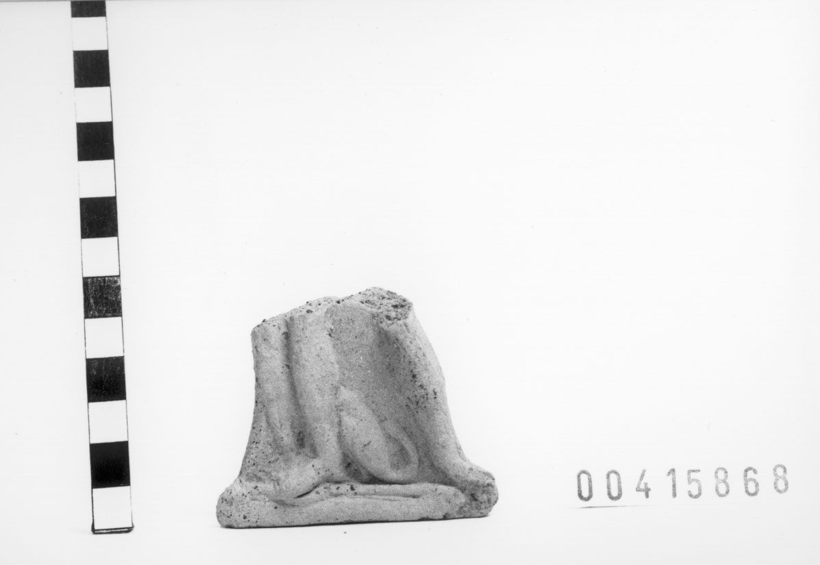 Figura maschile con cane (Statuetta votiva/ frammento) (III a.C, II a.C)