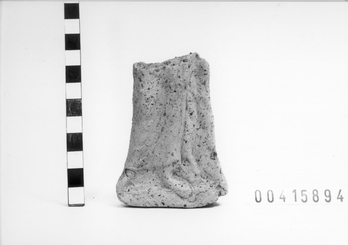 Figura maschile (Statuetta votiva/ frammento) (III a.C, II a.C)