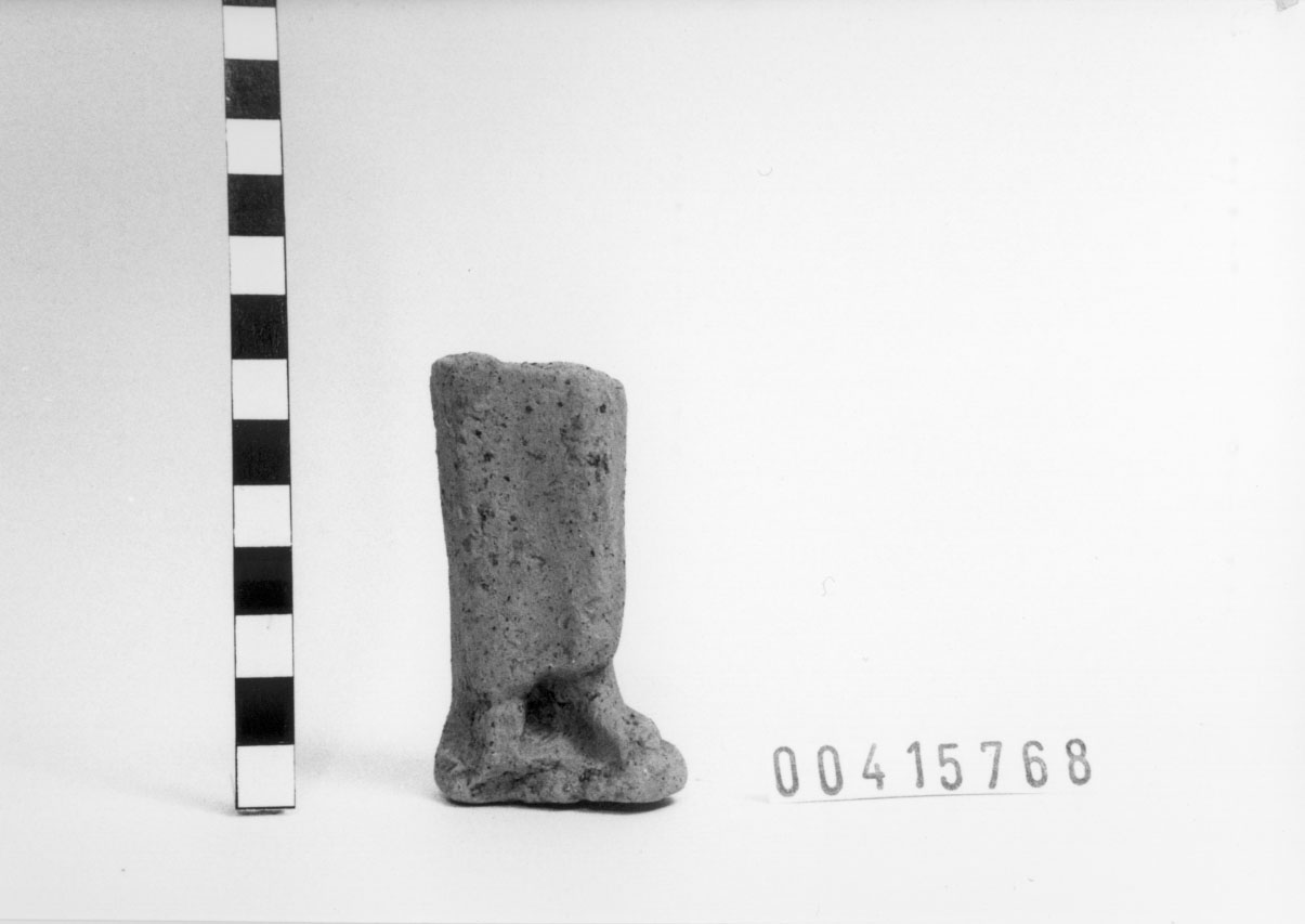 Figura maschile (?) (Statuetta votiva/ frammento) (III a.C, II a.C)