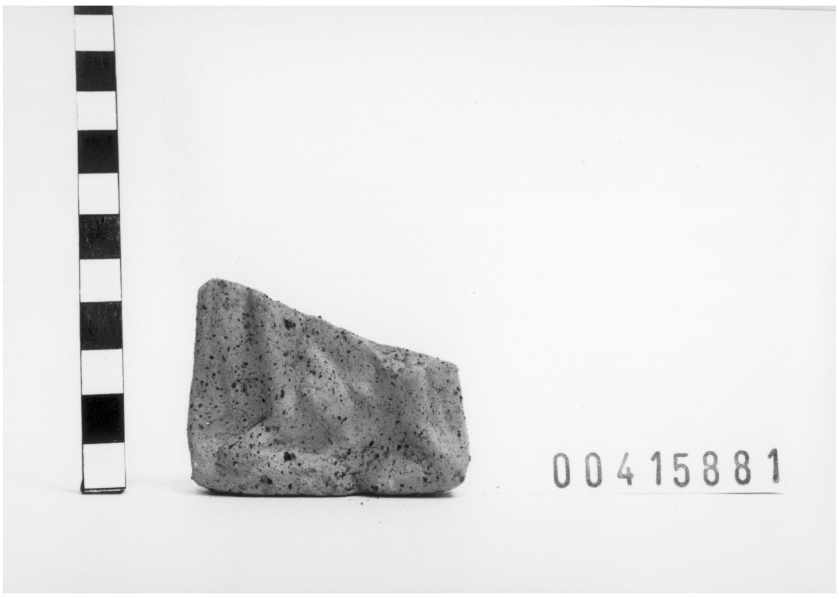 Figura maschile con cane (Statuetta votiva/ frammento) (III a.C, II a.C)