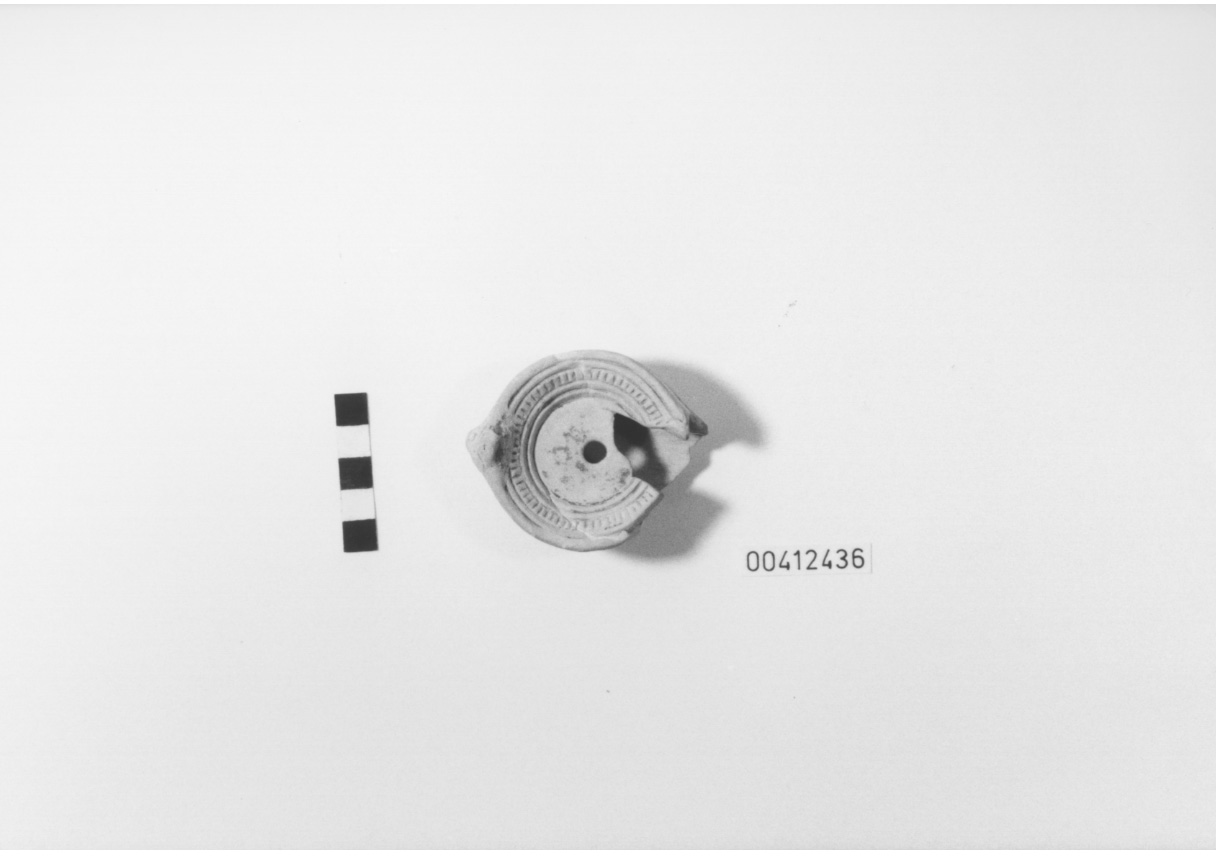 Lucerna, Deneauve, tipo VII a ? (Seconda metÍ, Prima metÍ I d.C. ?, II d.C. ?)