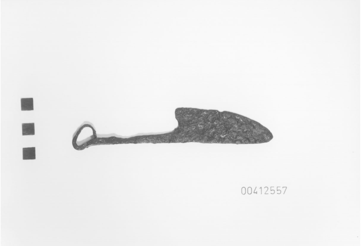 Coltello con manico ad anello 