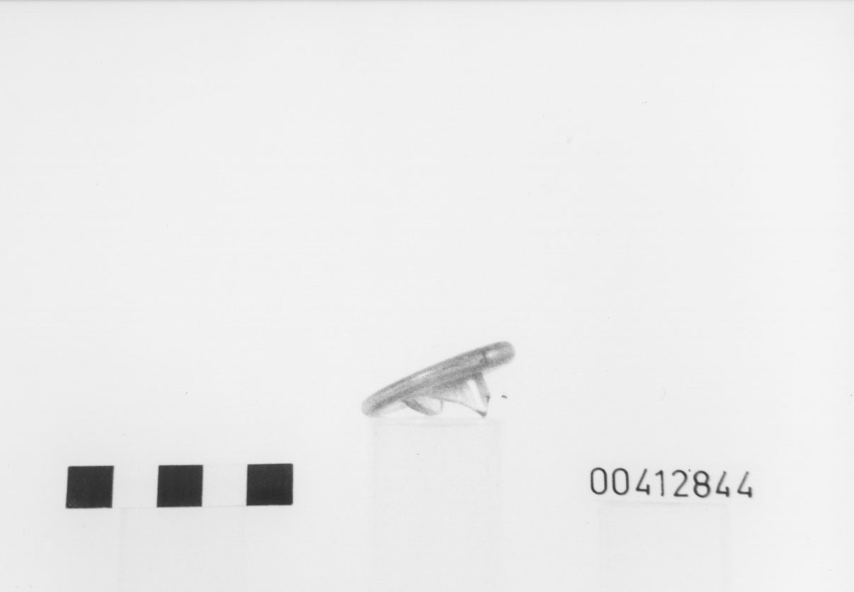 Orlo di unguentario, Isings, forma 28 b (I d.C)