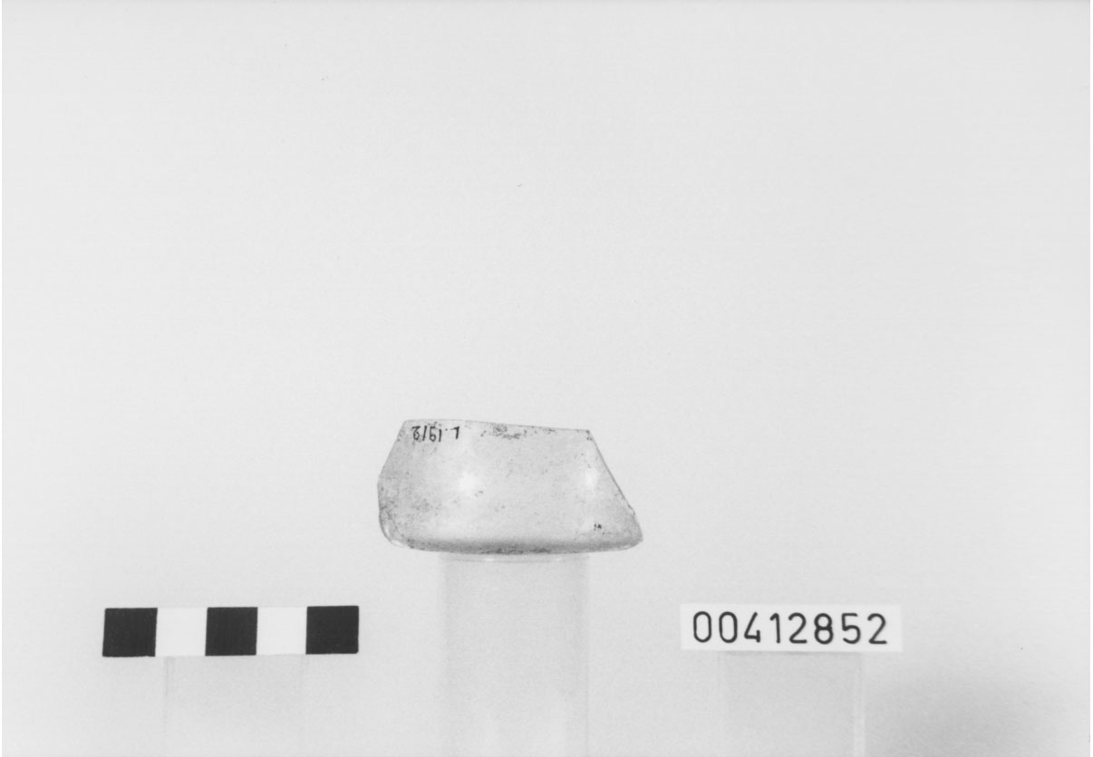 Fondo di bottiglia (?) 