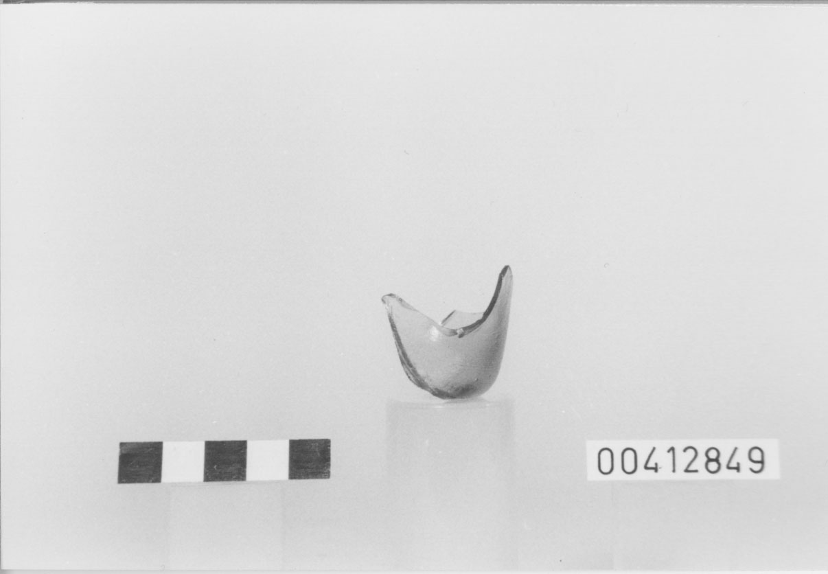 Fondo di unguentario, Isings, forma 82 B 1 (Fine I d.C, II d.C)