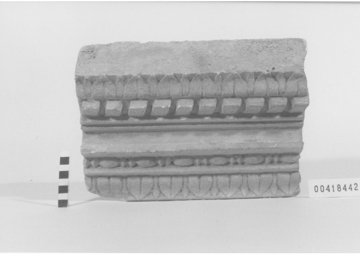 Cornice modanata/ frammento (Prima metÍ II d.C)
