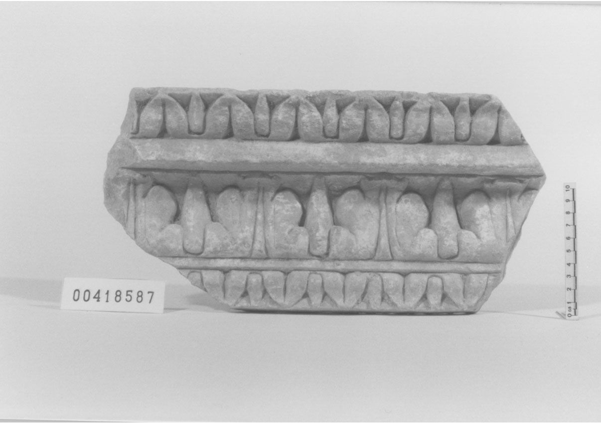 Cornice modanata/ frammento (Prima metÍ II d.C)