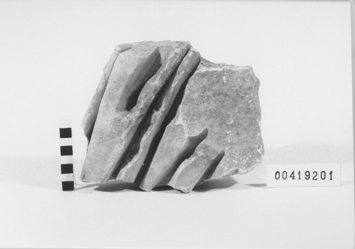 Statua (?)/ frammento (II d.C)