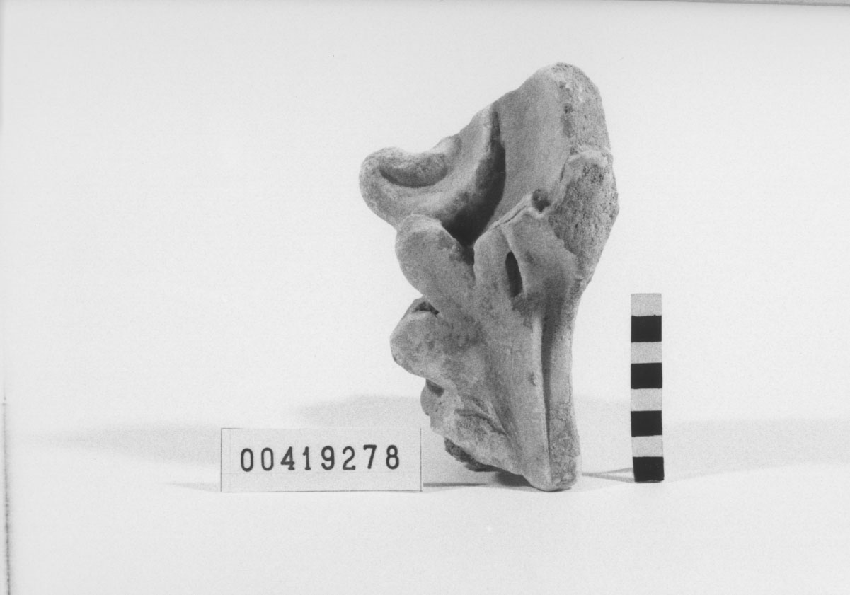 Capitello corinzio/ frammento (Prima metÃ II d.C)