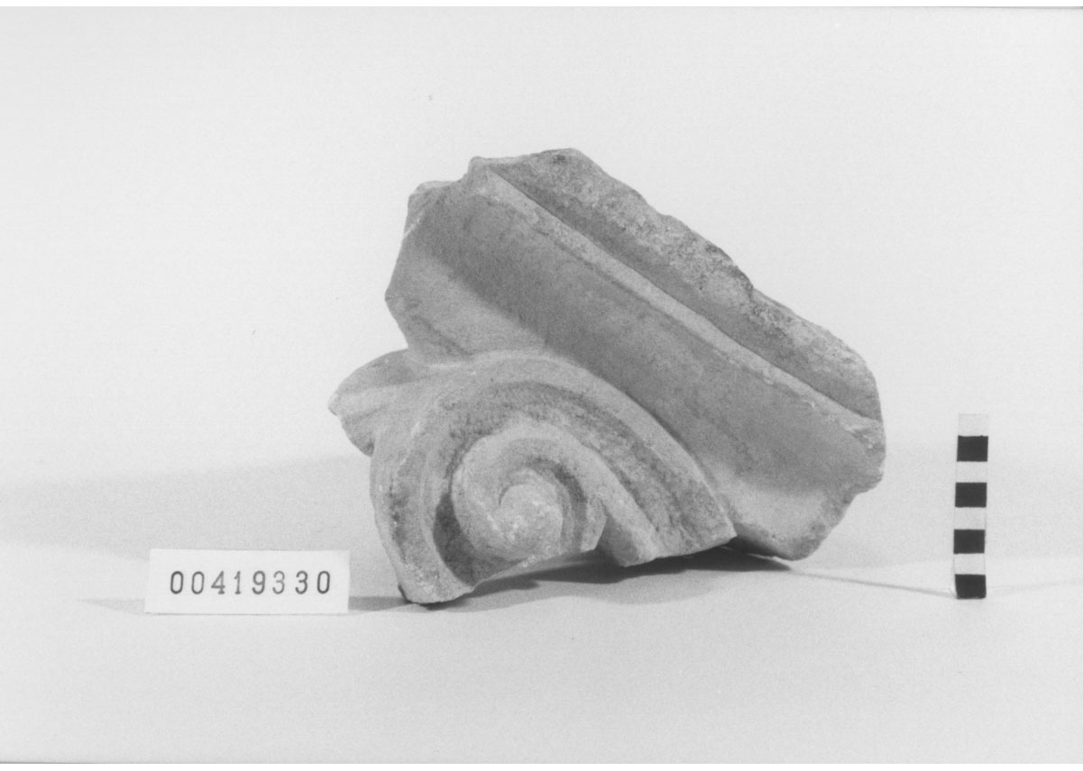 Capitello corinzio/ frammento (EtÃ  imperiale (?))