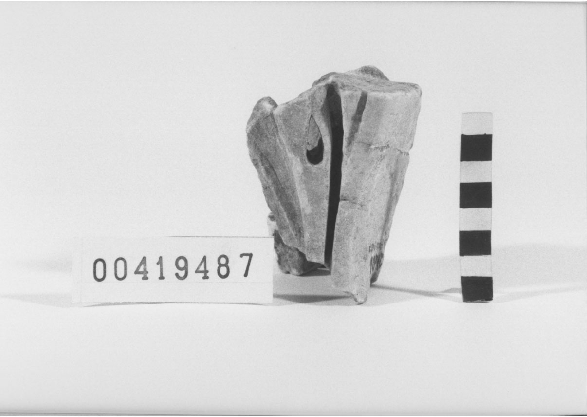 Capitello corinzio/ frammento (Prima metÃ II d.C)