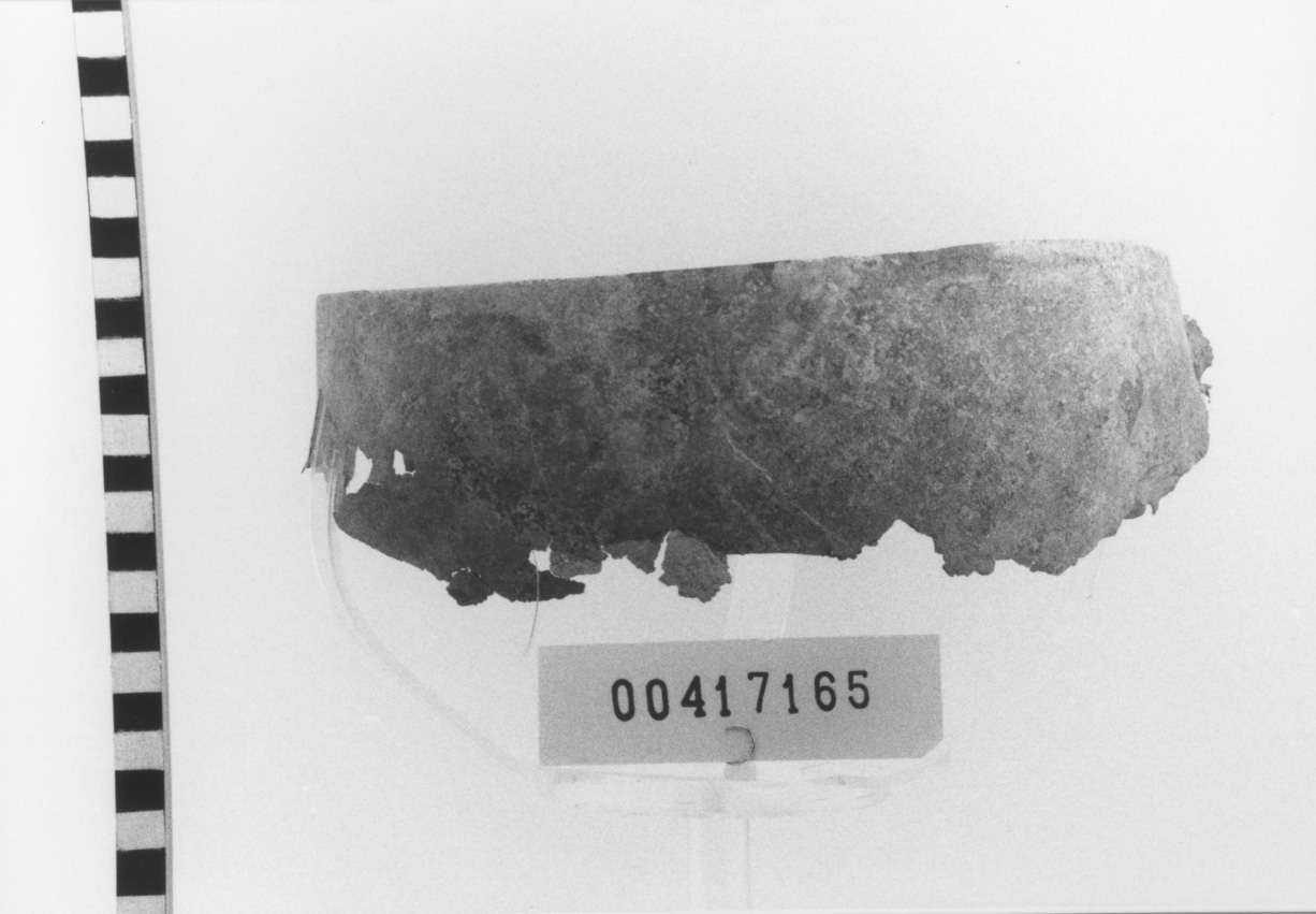 Orlo di tripode (XI a.C, VIII a.C)