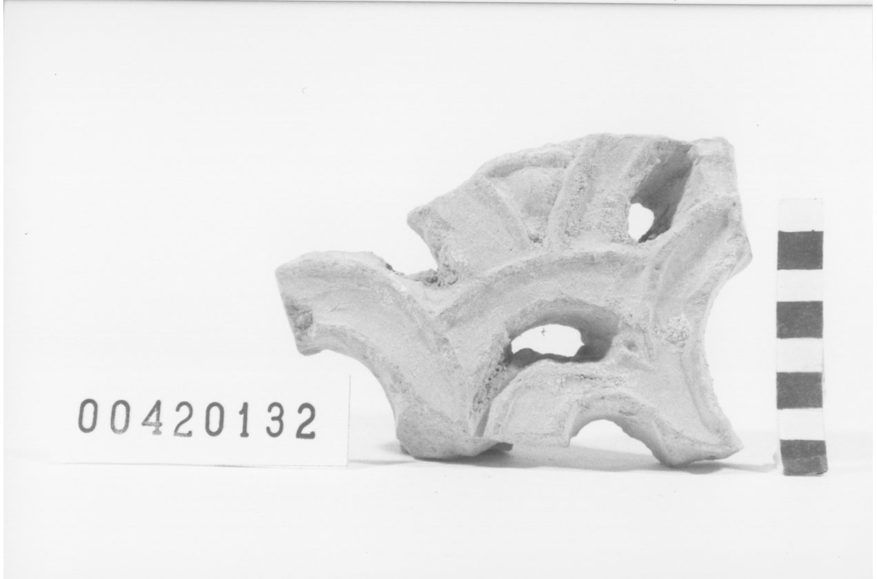 Cimasa traforata/ frammento (II a.C, I a.C)