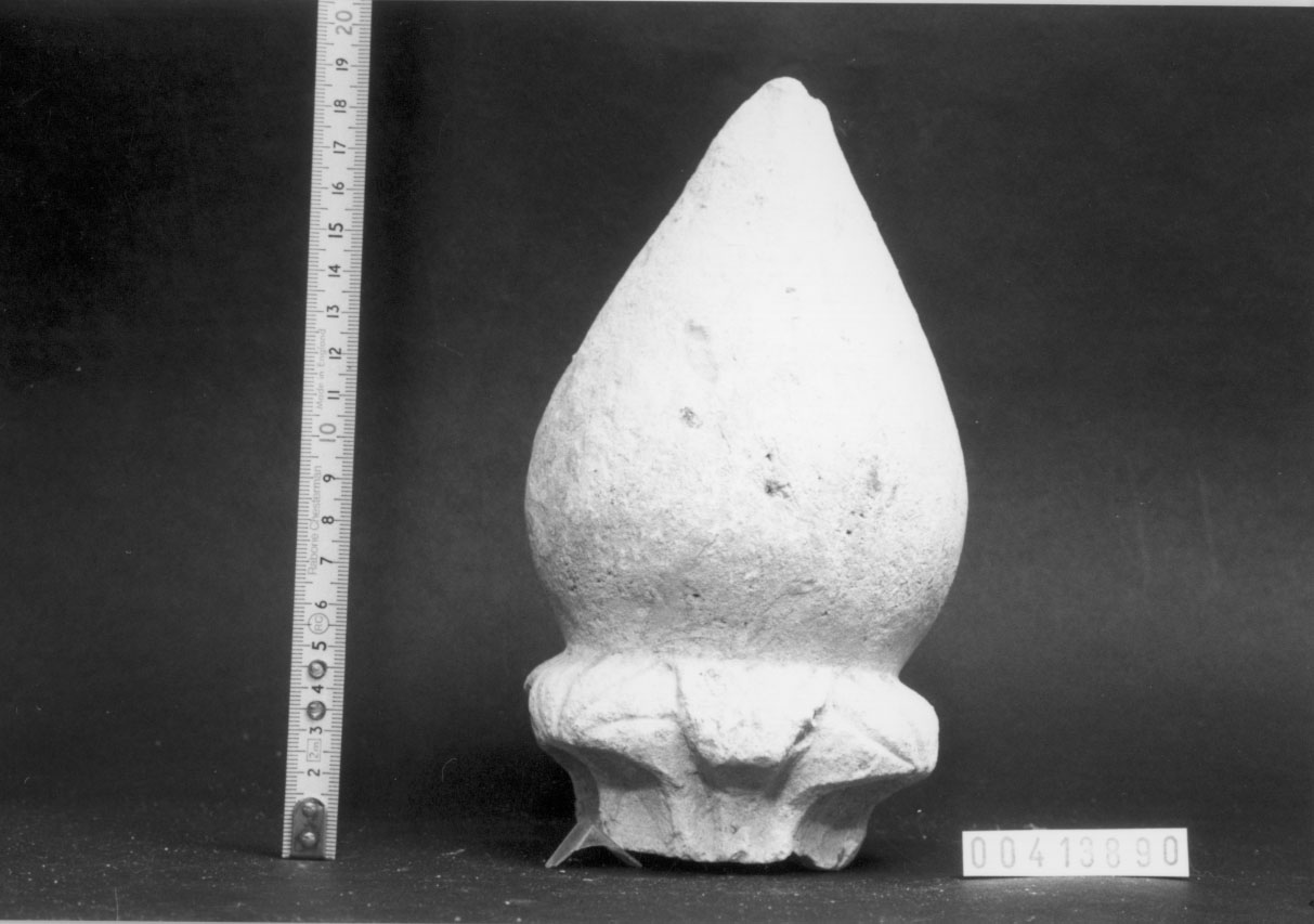 Cippo funerario a pigna (III a.C, II a.C)