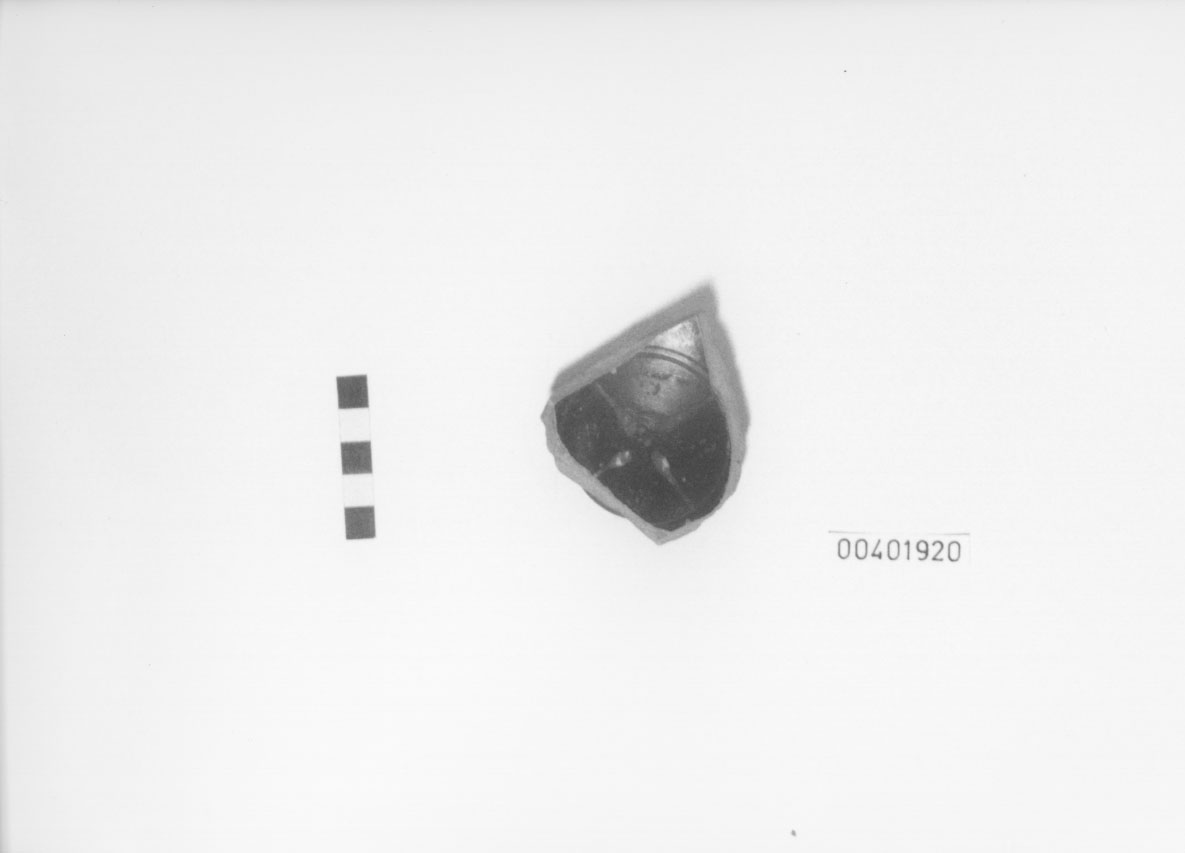 Piatto (?)/ frammento (IV a.C)