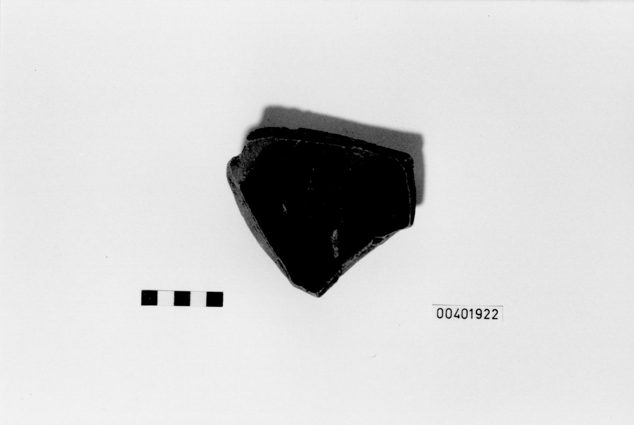 Piatto (?)/ frammento (Inizio III a.C)