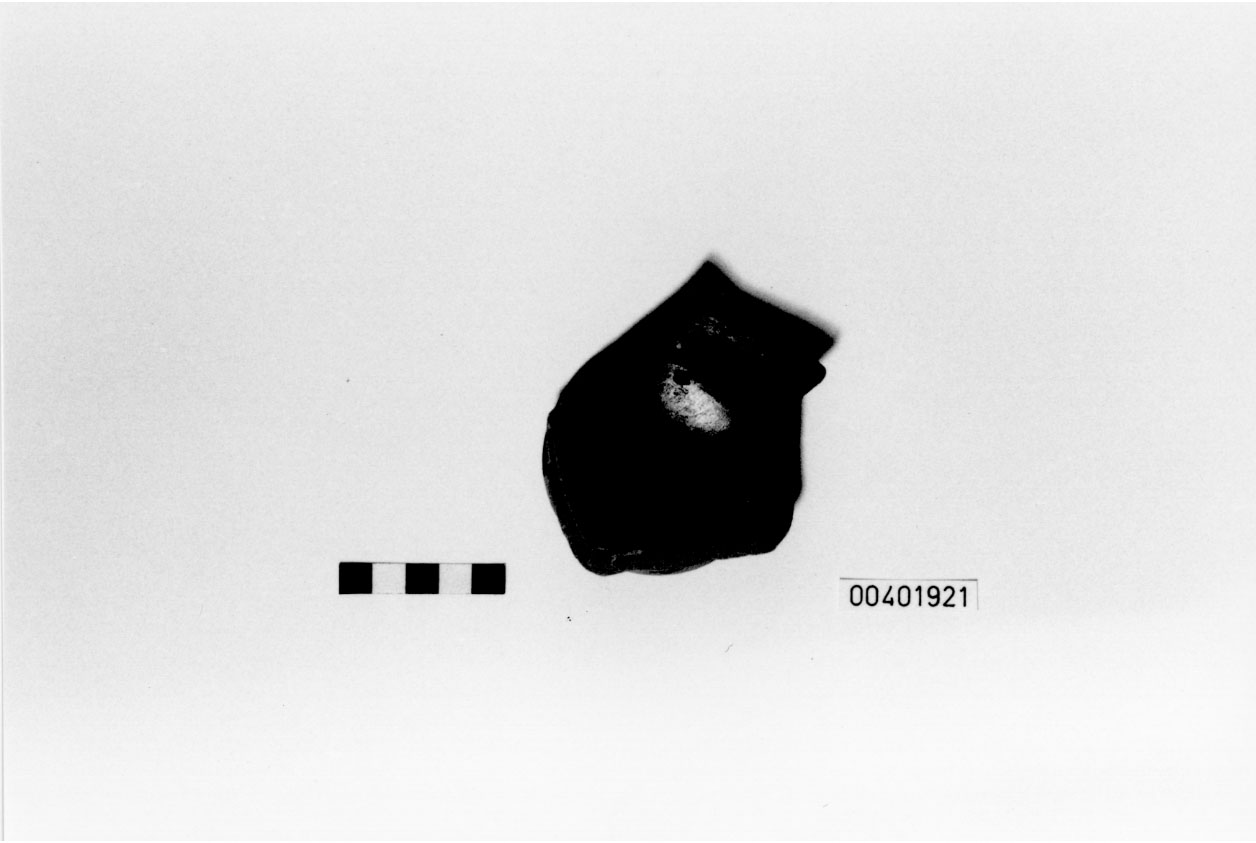 Piatto (?)/ frammento (Inizio III a.C)