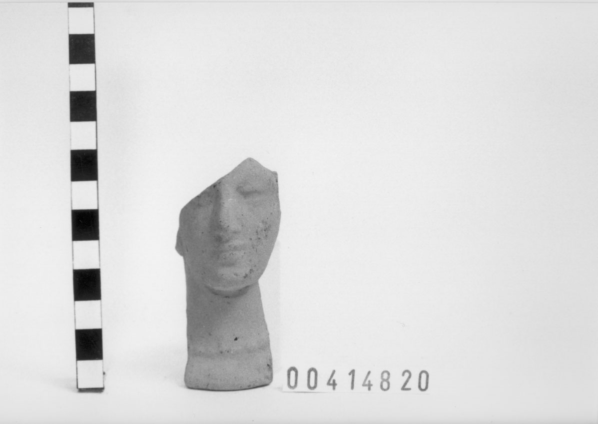 Figura femminile (testa votiva) (III a.C, II a.C)