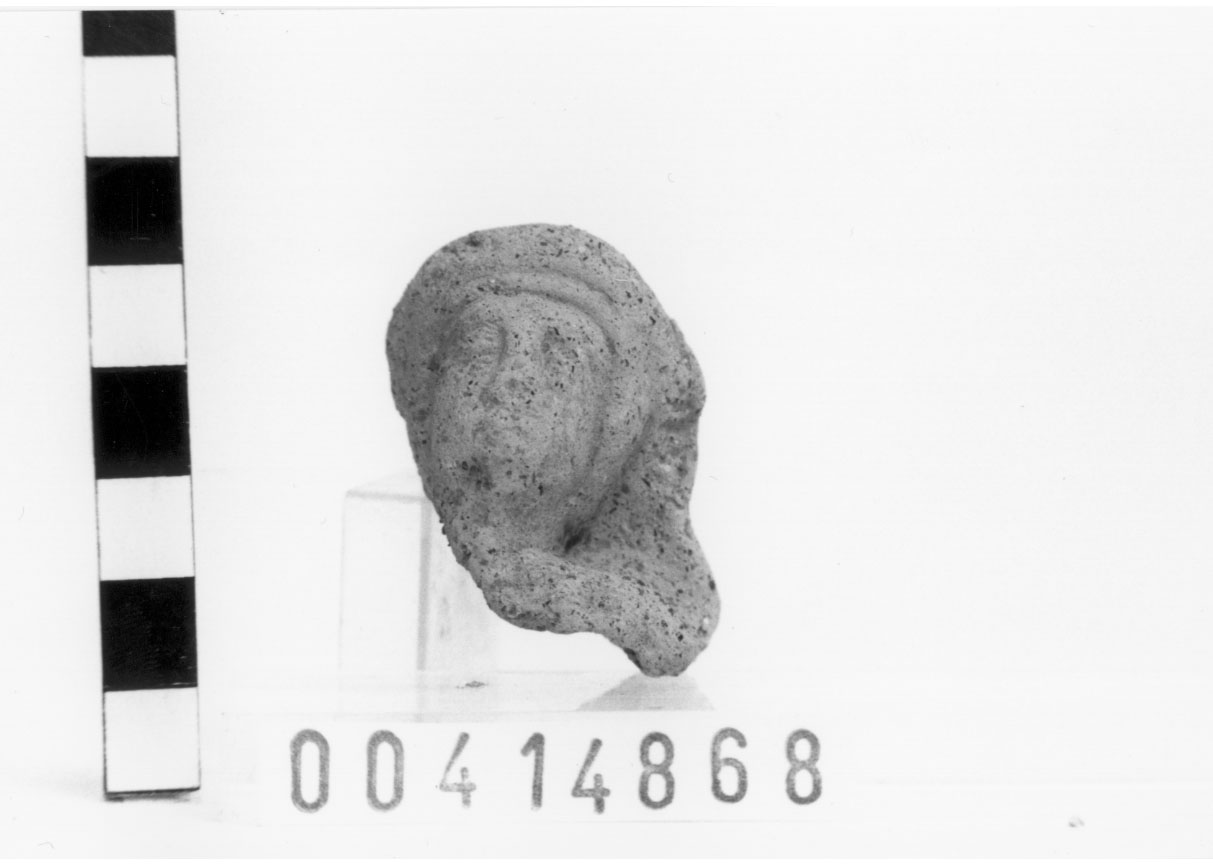 Figura femminile (?) (Statuetta votiva/ frammento) (III a.C, II a.C)