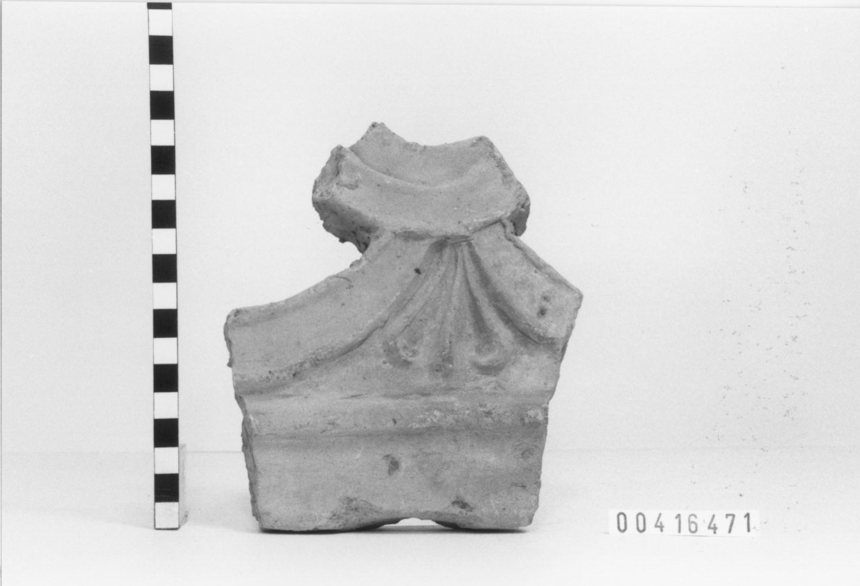 Cornice traforata/ frammento (II a.C)