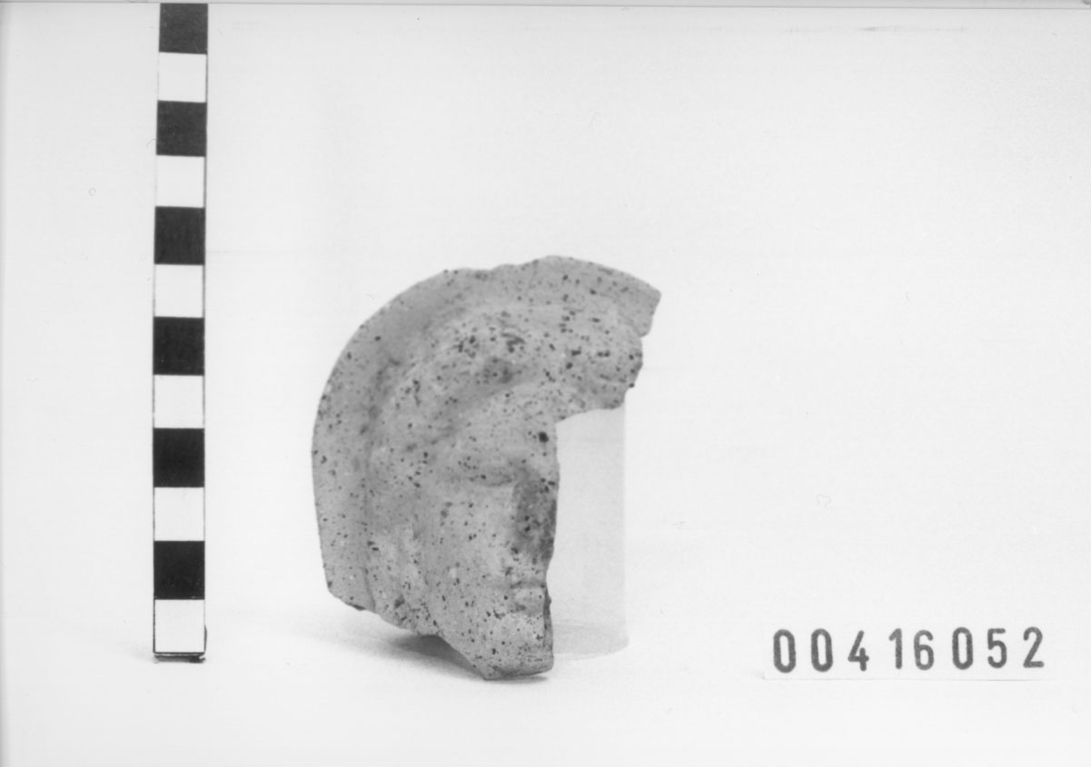 Figura femminile (Testa votiva/ frammento) (III a.C, II a.C)