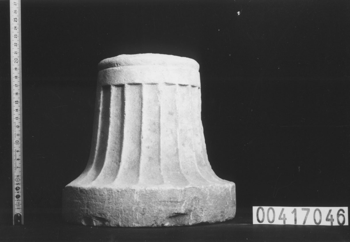 Cippo funerario a pigna/ frammento (Fine, Primo quarto III a.C, II a.C)