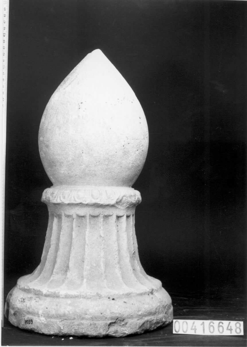 Cippo funerario a pigna (Fine, Primo quarto III a.C, II a.C)