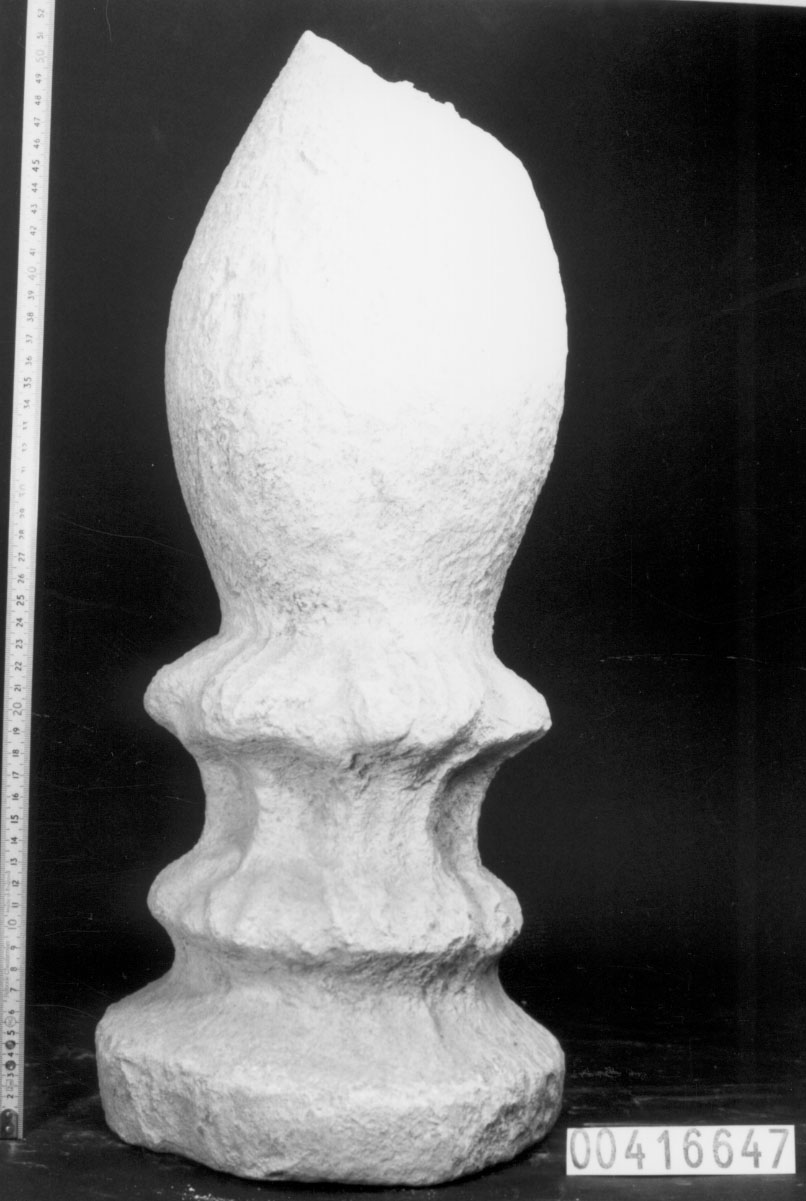 Cippo funerario a pigna (Fine, Primo quarto III a.C, II a.C)