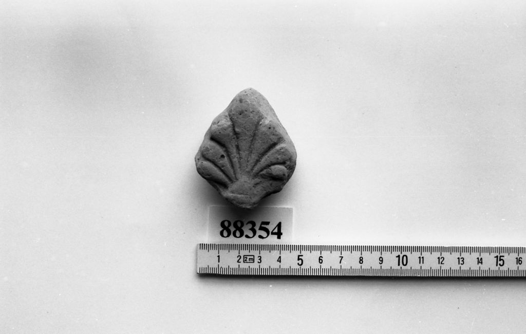 tegola/ frammento, tegola di gronda con lastra decorata (prima metÍ sec. I d.C)