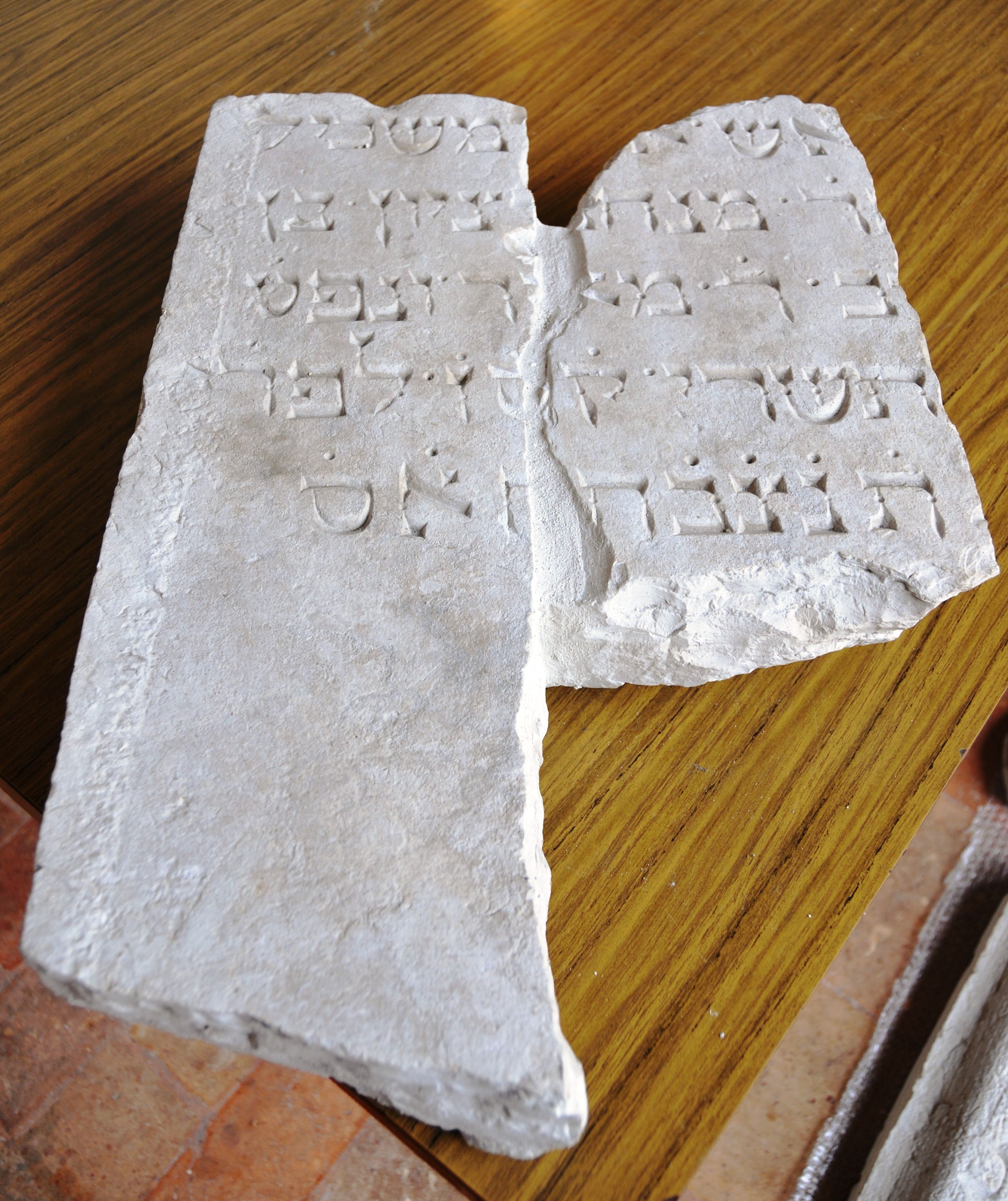 stele funeraria, frammento - ambito ebraico (XV)