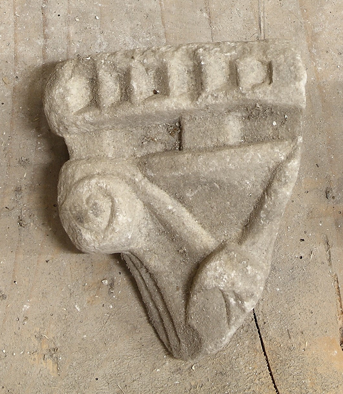 capitello di parasta, frammento - ambito mediterraneo (secc. XI-XIII d.C)