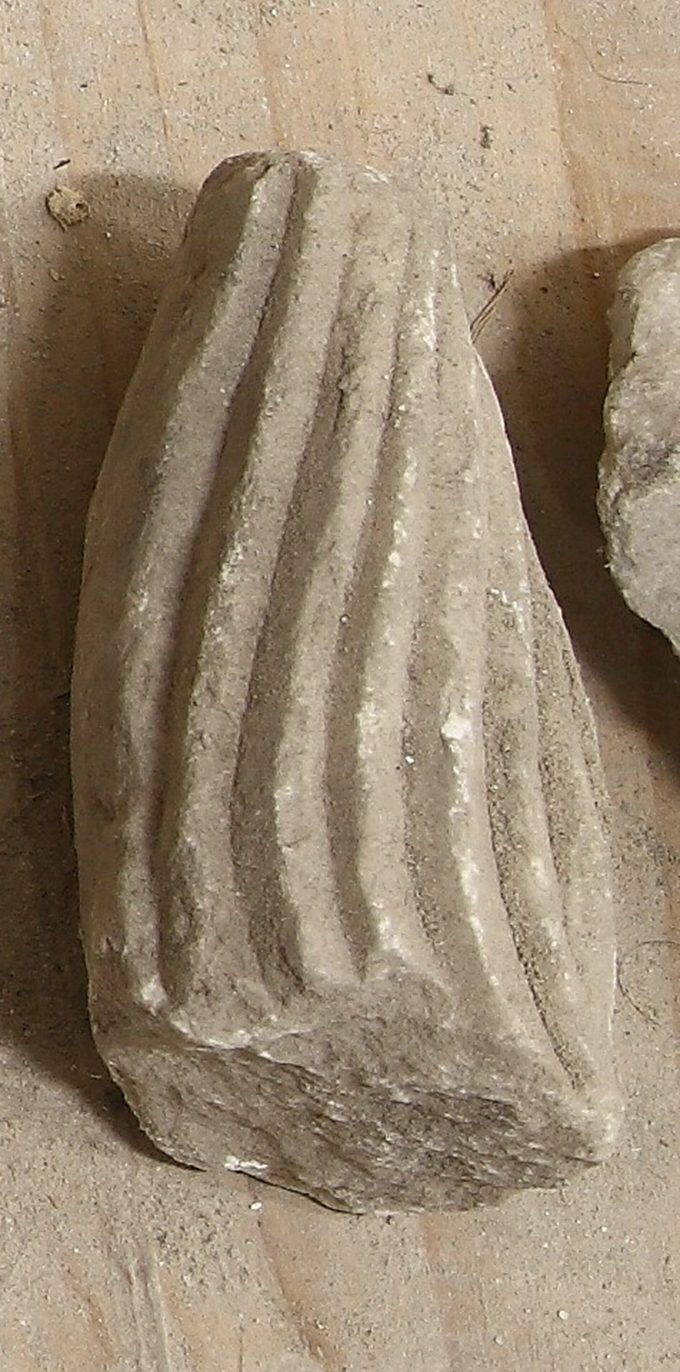 decorazione plastico-architettonica, frammento - ambito mediterraneo (secc. XI-XIII d.C)