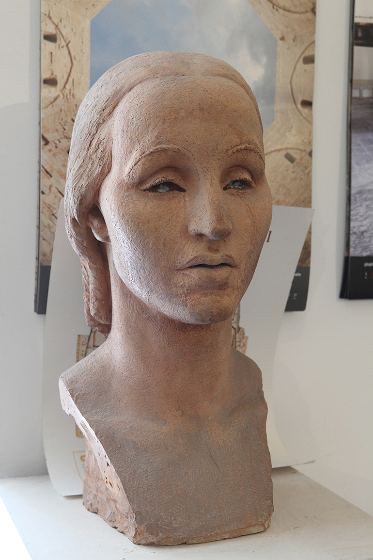 Busto di donna (busto di donna) di Giurgola Raffaele (sec. XX d.C)
