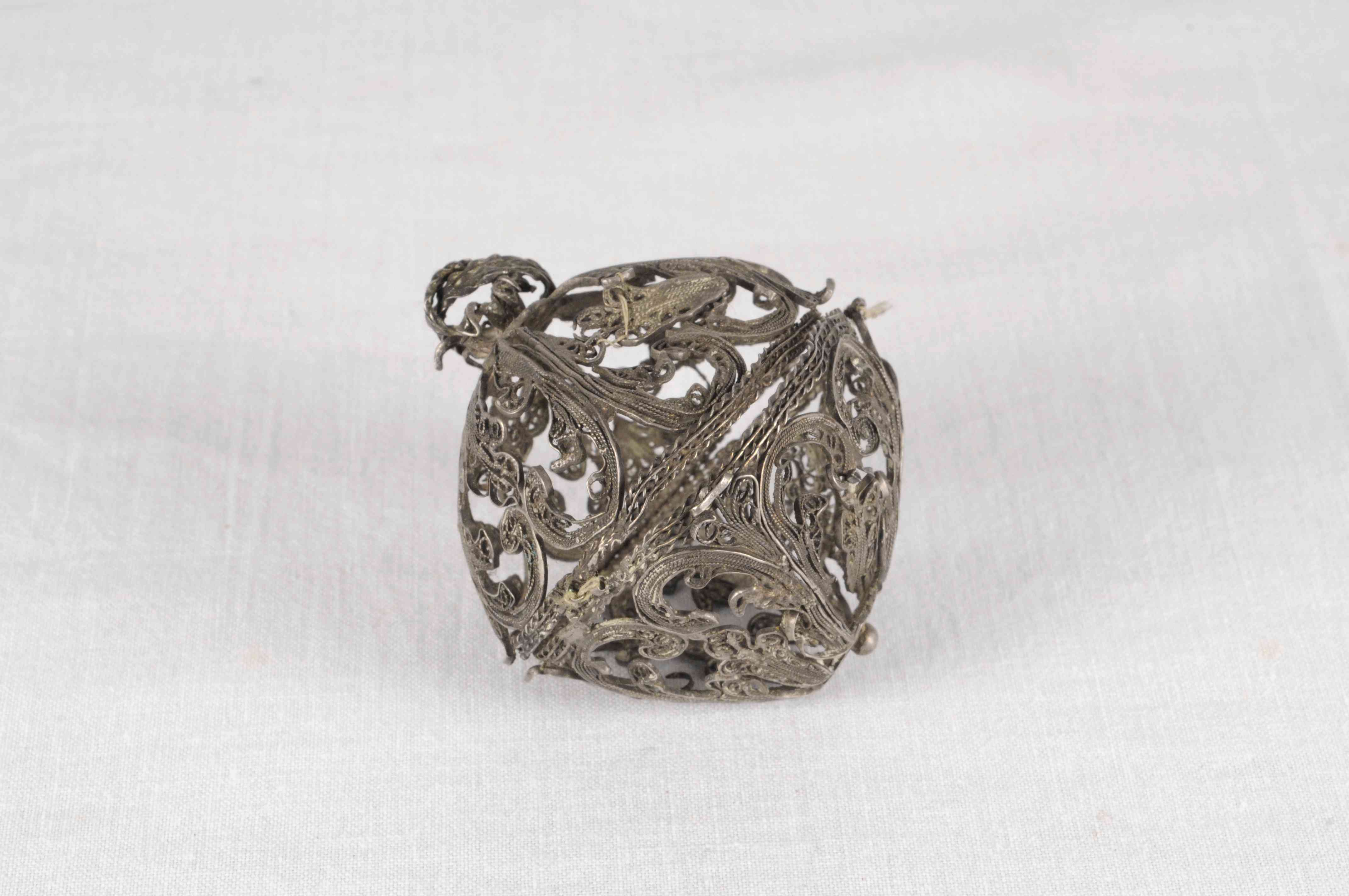 pendaglio - manifattura toscana (prima metà sec. XX)