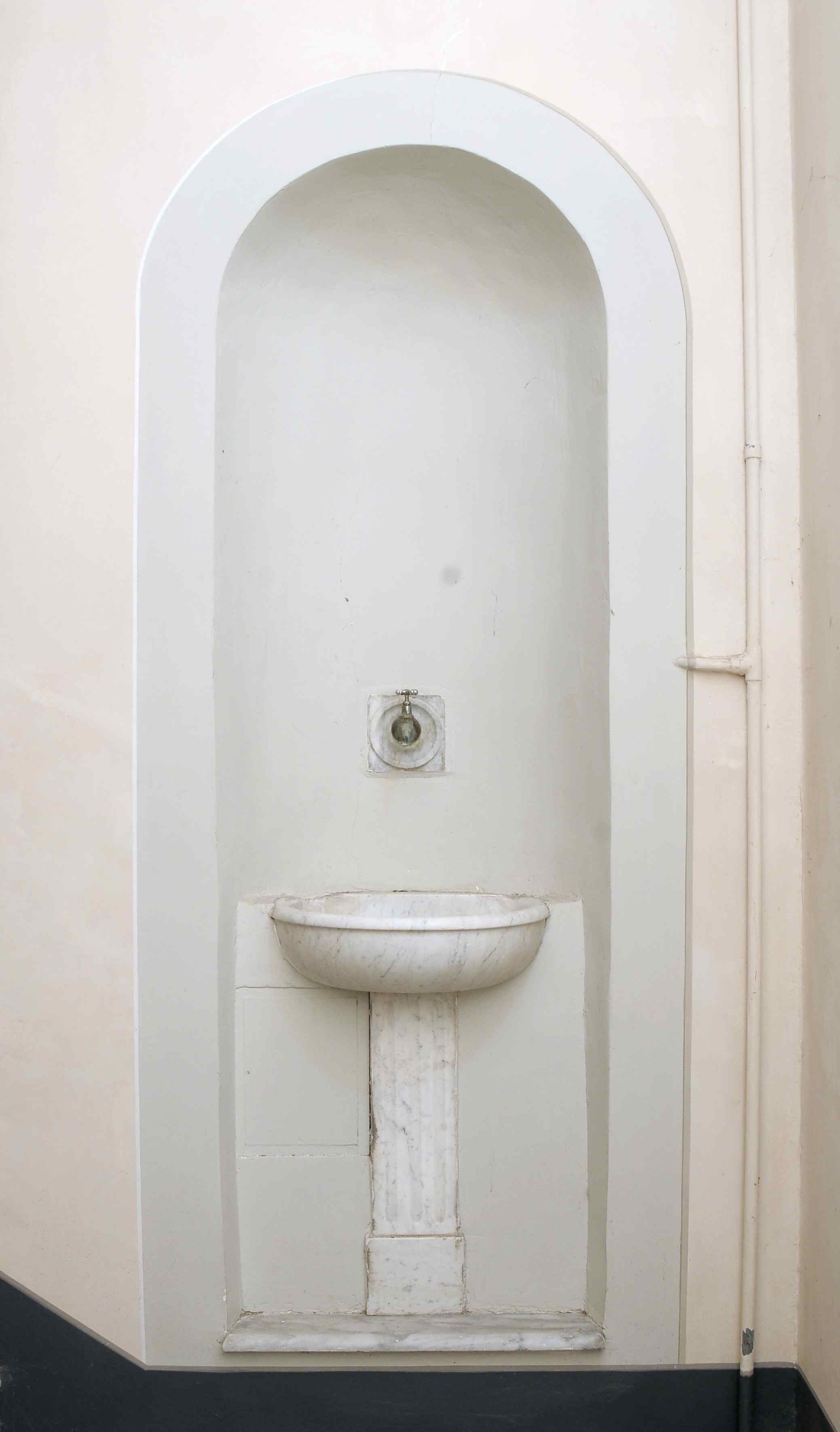 lavabo - a parete - manifattura toscana (sec. XVIII)