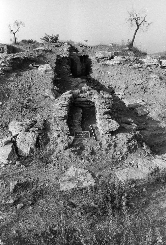 Tomba I (tomba a inumazione) - Asciano (SI)  (VI a.C)