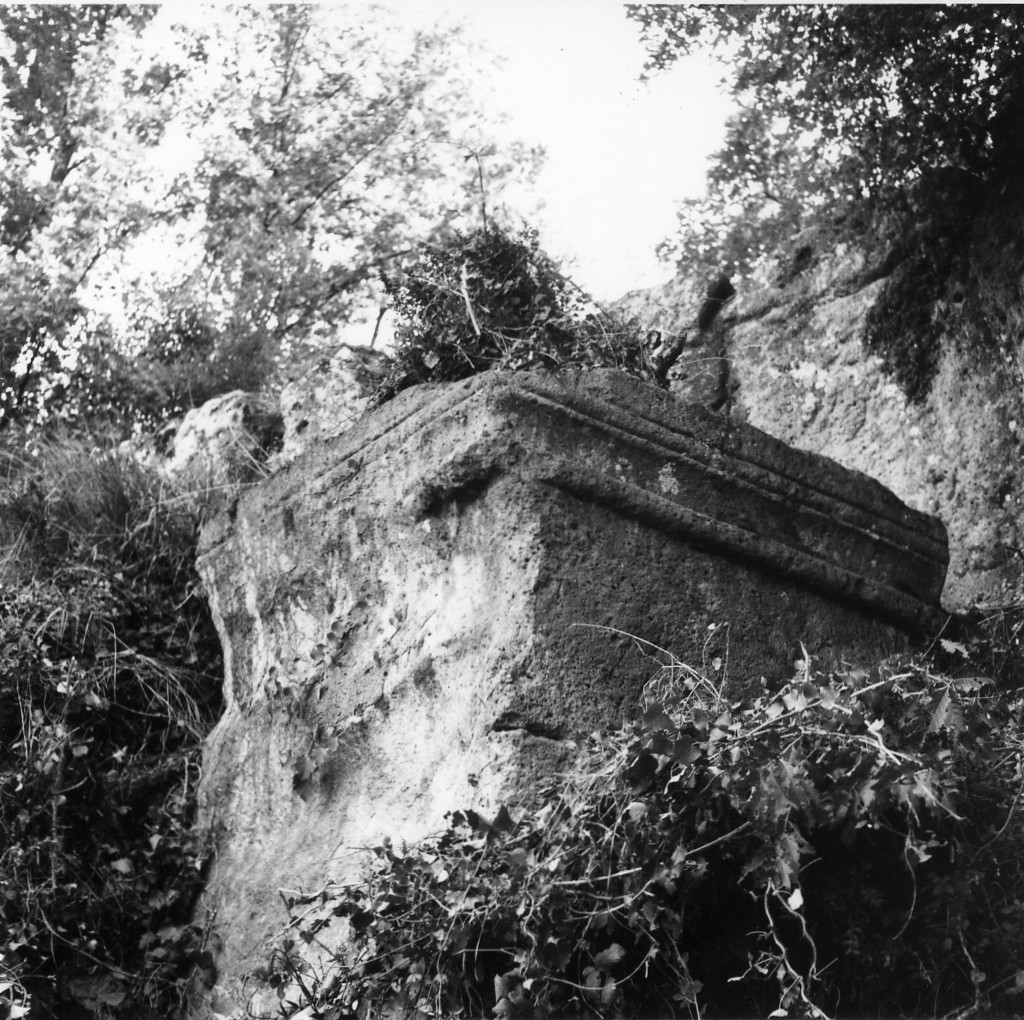 Folonia t.9-9bis (tomba a 'dado') - Sorano (GR)  (III sec. a.C)