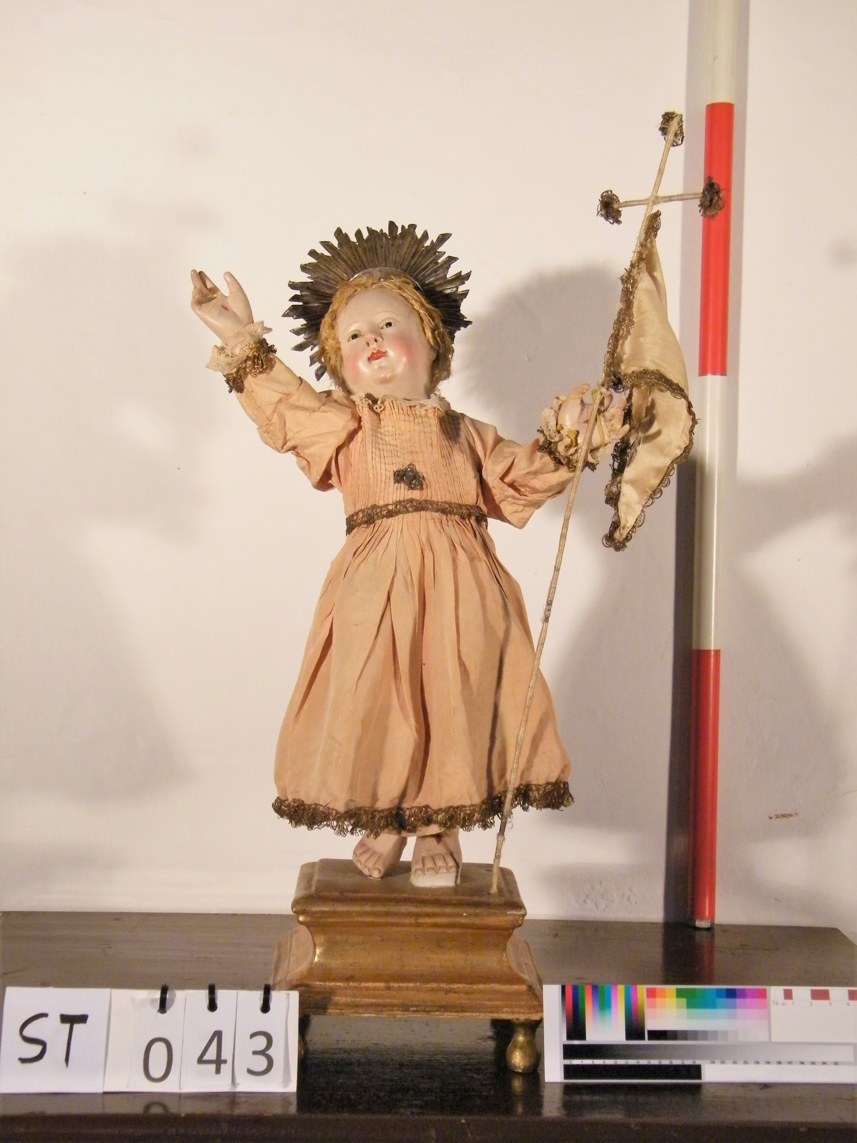 Gesù Bambino come Cristo risorto (statuetta devozionale) - ambito marchigiano (metà/ inizio XVIII/ XIX)