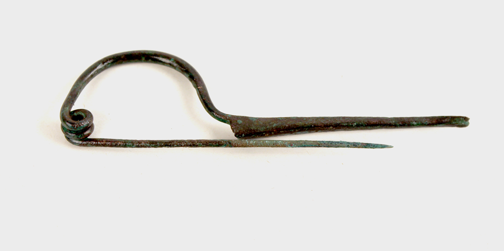 fibula/ ad arco semplice - Produzione apula (secc. VII/ VI a.C)