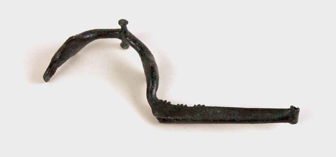fibula/ ad arco semplice - Produzione apula (fine/ metà secc. VII/ VI a.C)