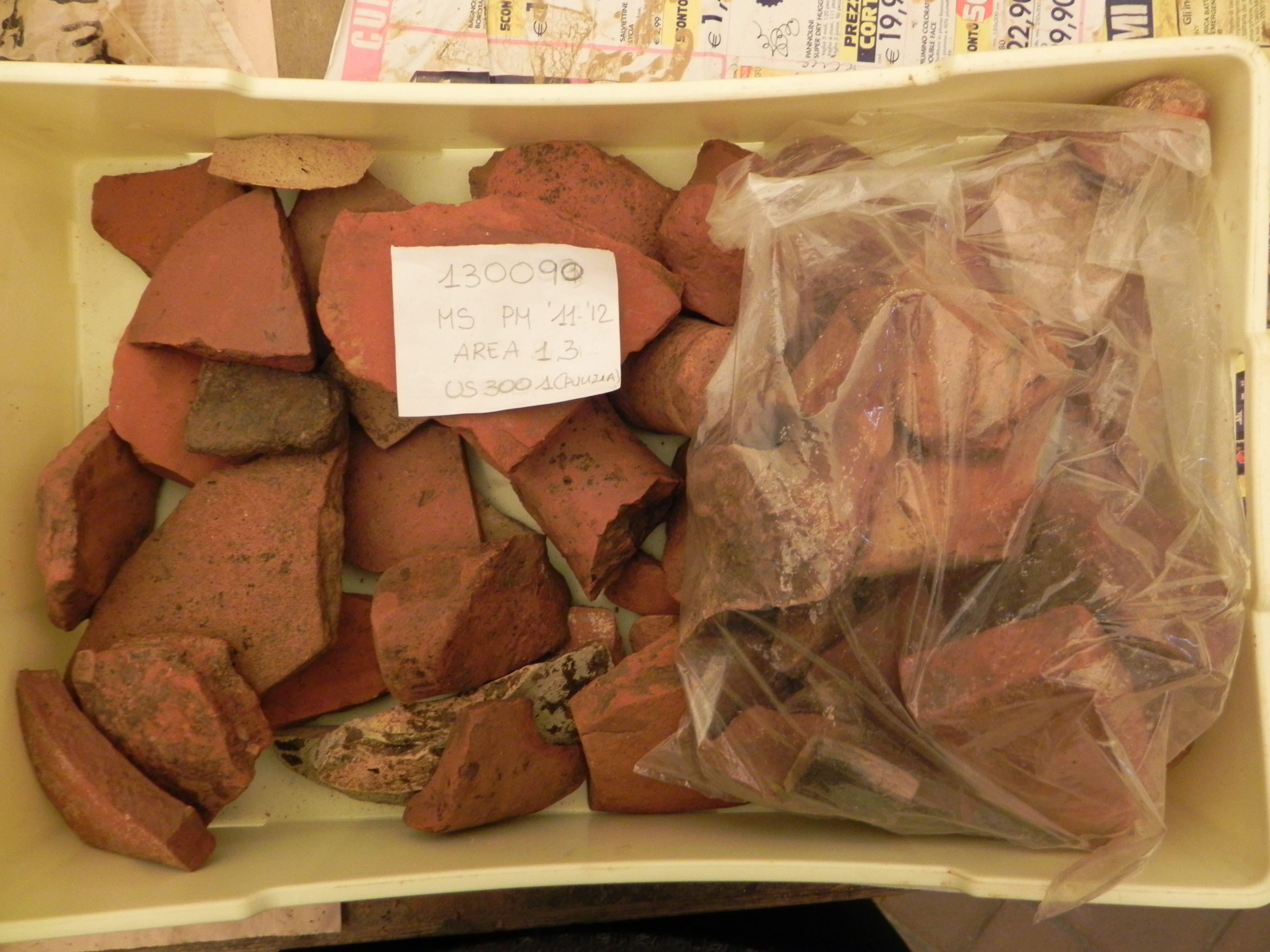 materiale proveniente da Unità Stratigrafica/ cassetta (materiale edilizio/ceramica) (Età ellenistica/romana/indeterminata)