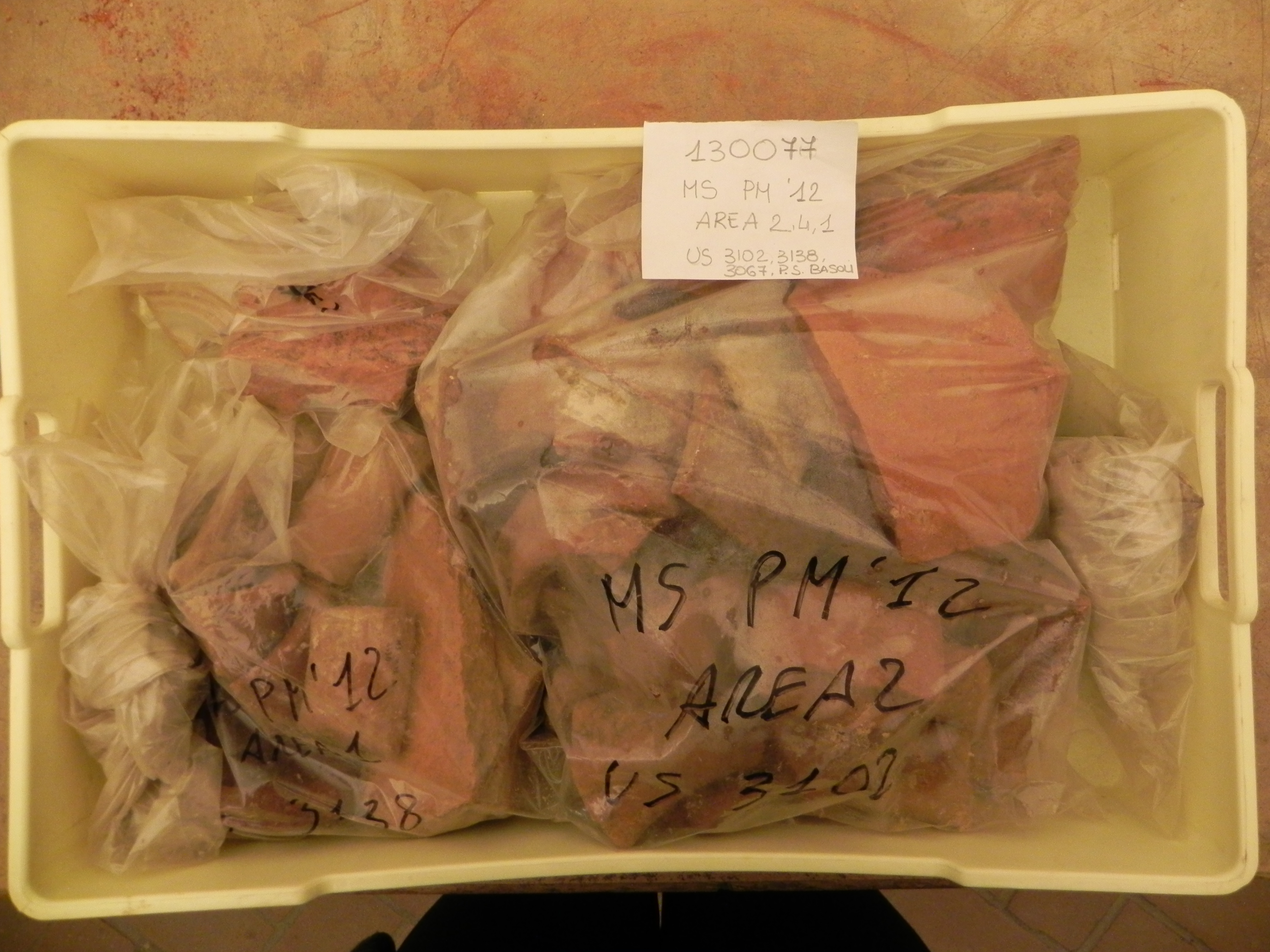 materiale proveniente da Unità Stratigrafica/ cassetta (materiale edilizio/ceramica/metallo/ossi) (Età romana/medievale/moderna/indeterminata)